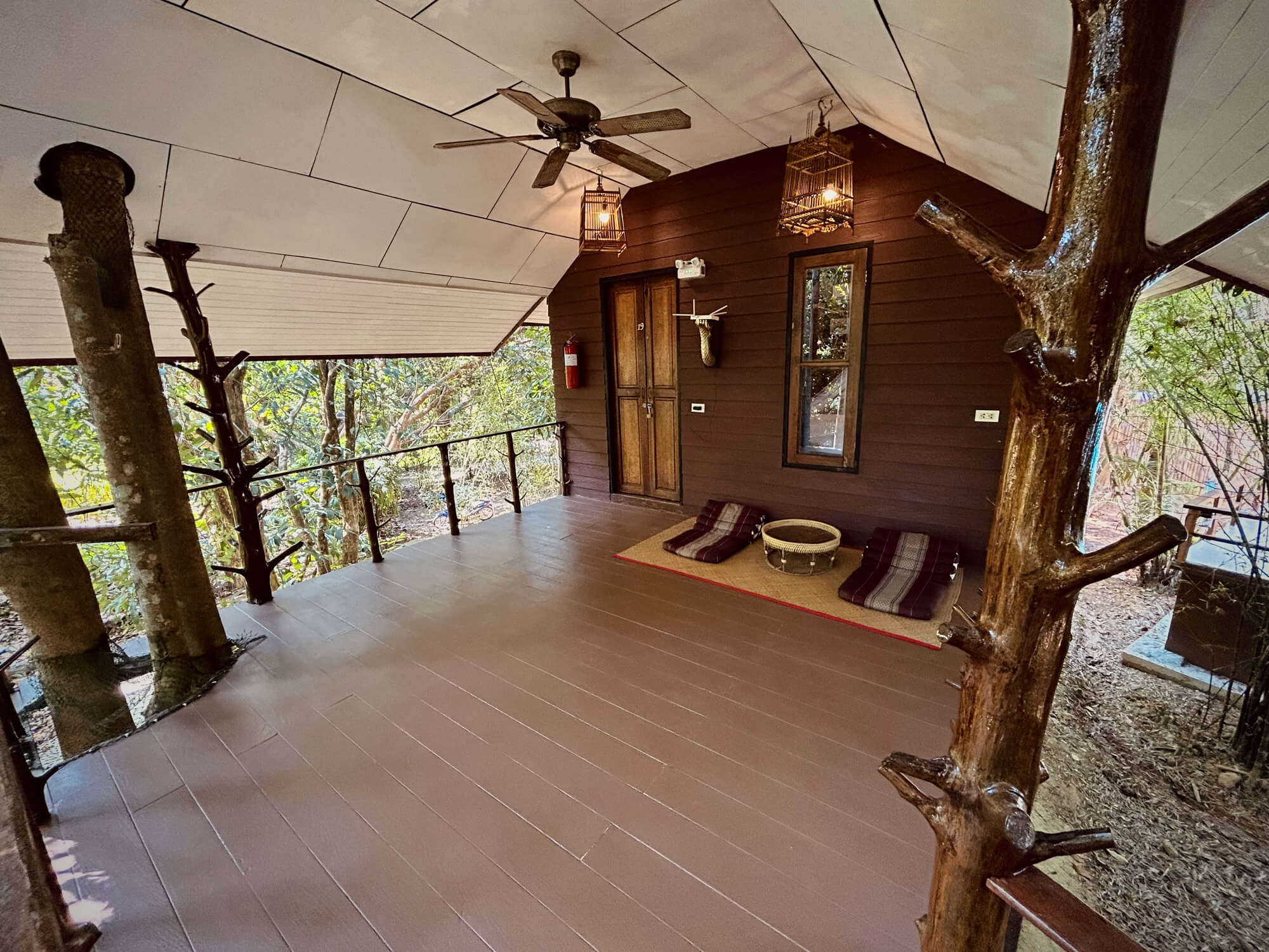 Jungle Deluxe Tree House