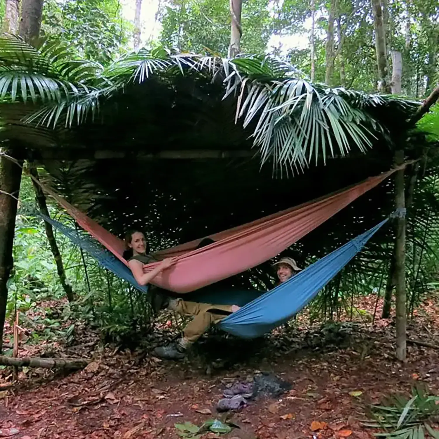 Nuit en camping dans la jungle