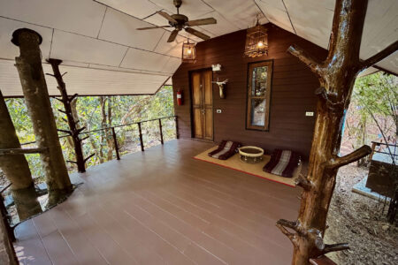 Jungle Deluxe Tree House